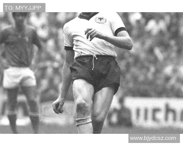 足球巨星的日常生活揭秘：从训练场到私人时光的全景记录